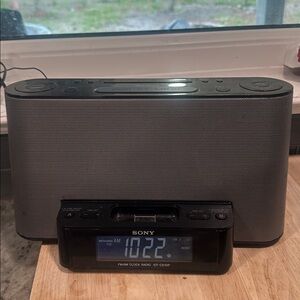 Dream Machine Sony ICF-CS10iP FM Clock Radio ipod Iphone Dock No Remote